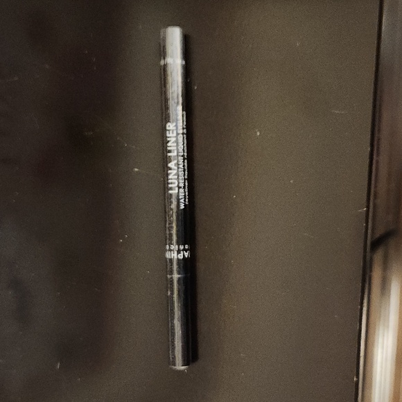 Luna Liner Water-resistant Liquid Eyeliner - Picture 1 of 2